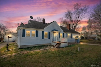 17 Oak Rd, Medway, OH 45341