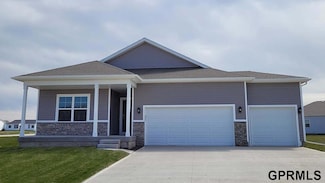 6312 Harvest Dr, Bellevue, NE 68157