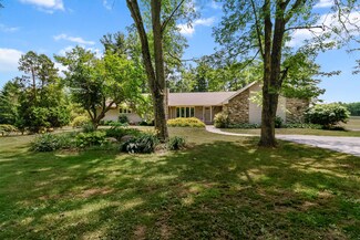 318 W Division Rd, Valparaiso, IN 46385
