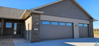 2401 E Joshua Cir, Sioux Falls, SD 57108