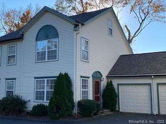 37 Kendall Green Dr, Milford, CT 06461