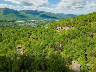 387 Chapel Rd, Black Mountain, NC 28711
