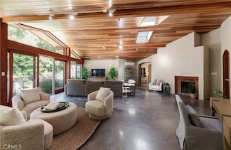 2 Chuckwagon Rd, Rolling Hills, CA 90274