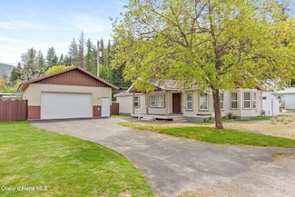 809 A St, Pinehurst, ID 83850