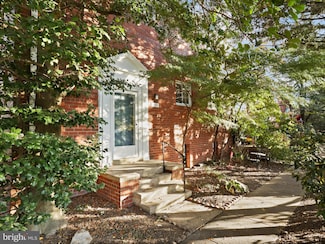 1933 N Quaker Ln, Alexandria, VA 22302