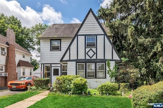 24 Argonne Ct, Teaneck, NJ 07666