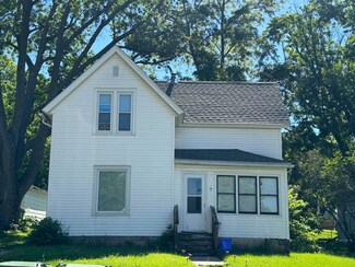 414 S Jackson St, Charles City, IA 50616