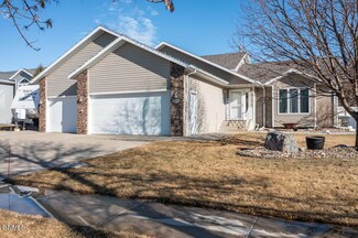 4831 Amberglow Dr, Bismarck, ND 58503