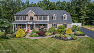 24 Stone Crest Dr, Mechanicville, NY 12118