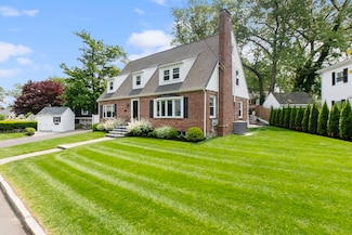 71 Sheffield Rd, Melrose, MA 02176
