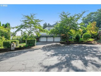 681 SW 3rd St, Dundee, OR 97115