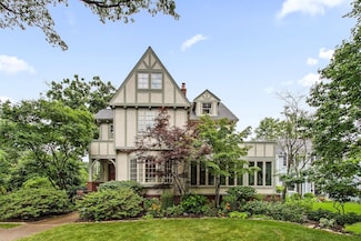 2423 Harrison St, Evanston, IL 60201