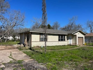 1156 2nd St, Clute, TX 77531