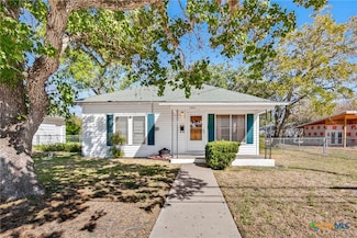 1506 Saint Paul St, Gonzales, TX 78629