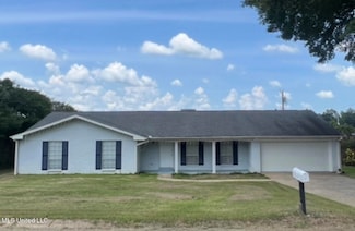 506 Oakbrook Cir, McComb, MS 39648