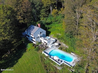 48 Victoria Ln, Lanesboro, MA 01237