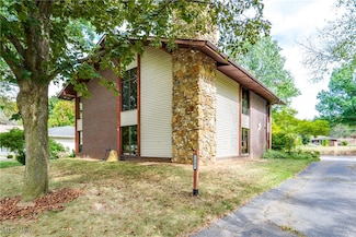1809 Heritage Cir, Dover, OH 44622