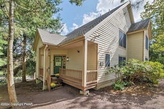 389 Vista Dr, Tannersville, PA 18372