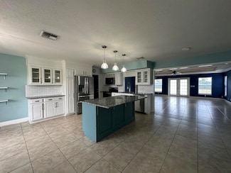 461 SE Skipper Ln, Port Saint Lucie, FL 34983