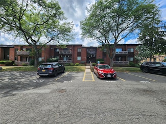 8 Charles Ln Unit 1C, Pomona, NY 10970