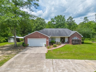 20 Denson Rd, Wiggins, MS 39577