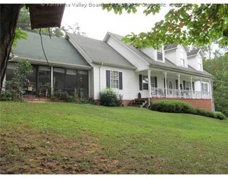 140 Asbury Rd, Nitro, WV 25143