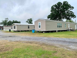 129 Riverview Dr, Patterson, LA 70392