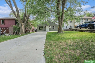 6313 Charles St, Omaha, NE 68132