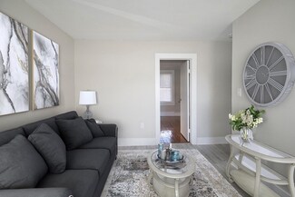114 William St, Springfield, MA 01105