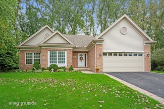 332 Oak Grove Cir, Wauconda, IL 60084