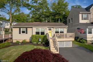 6 Spring Rd, Lake Hopatcong, NJ 07849