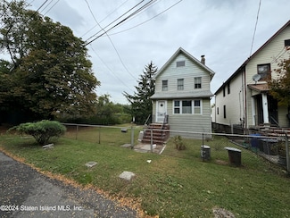21 Leyden Ave, Staten Island, NY 10303