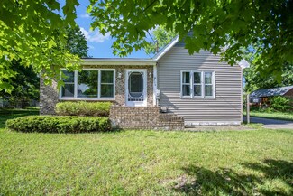506 E Hammond St, Otsego, MI 49078