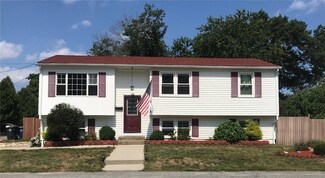 63 Comma St, Warwick, RI 02889