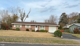 1421 Bradley Ln, Warminster, PA 18974