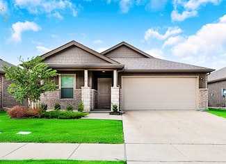 208 Fairmeade Dr, Terrell, TX 75160