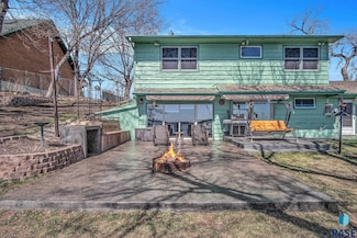 6111 Dakota Ave, Madison, SD 57042