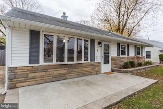 5 S Walnut Cir, West Berlin, NJ 08091