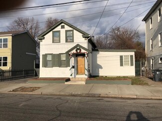 827 Potters Ave, Providence, RI 02907