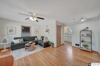 5125 Greenwood St, Lincoln, NE 68504