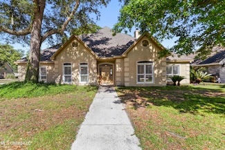 426 Carmargue Ln, Biloxi, MS 39531