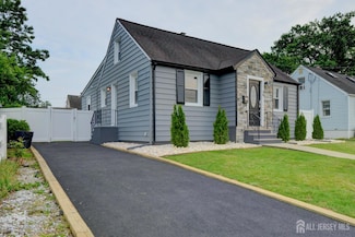 39 Delaware Ave, Carteret, NJ 07008