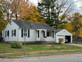 1220 Whyte St, Lansing, MI 48906