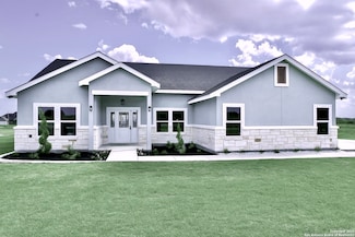 176 Hidden Ranch Ct, Floresville, TX 78114