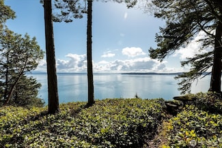 1912 Hunskor Rd, Oak Harbor, WA 98277