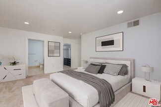 1951 N Beachwood Dr Unit 302, Los Angeles, CA 90068