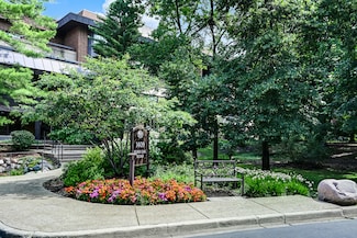 1409 Burr Oak Rd Unit 414A, Hinsdale, IL 60521