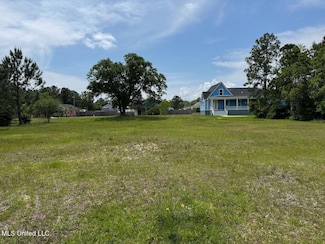 105 Edwards Dr, Gulfport, MS 39503