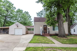 1040 Hardesty Blvd, Akron, OH 44320