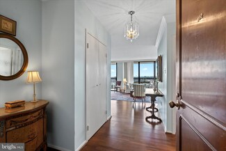 400 Madison St Unit 802, Alexandria, VA 22314